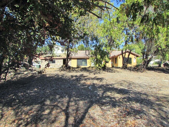 Building Photo - 2BR w/ In-Unit Laundry, Fireplance & A/C in Yucaipa