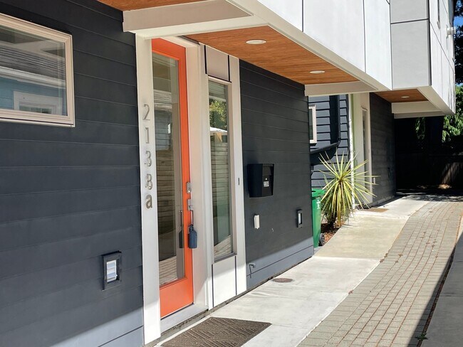 Photo - Modern Townhome on Queen Anne w City View!