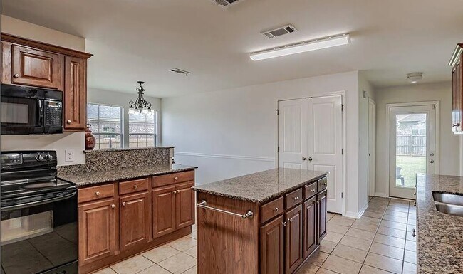 Foto del edificio - 1375 Selby Phillips Dr