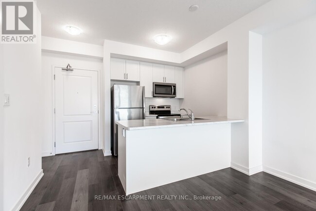 Photo du bâtiment - 460-460 Dundas St E