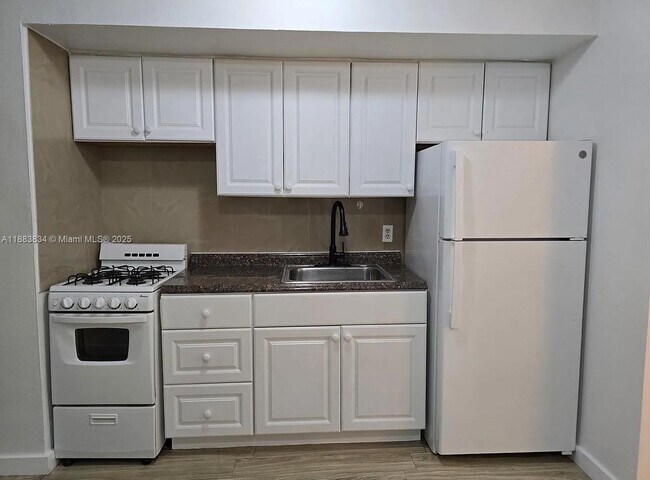 Foto del edificio - 1140 71st St