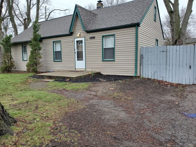 Building Photo - 33496 Kirby St