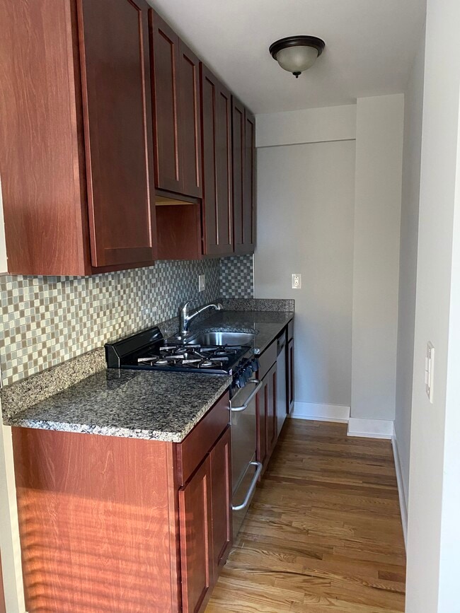 429 W Roscoe St, Chicago, IL 60657 Apartments in Chicago, IL