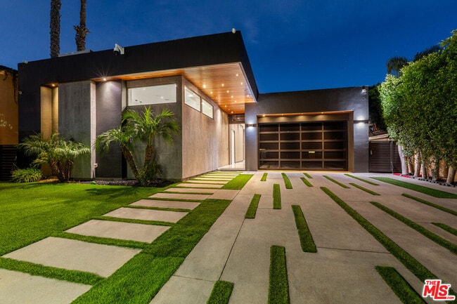 Building Photo - 4458 Mammoth Ave