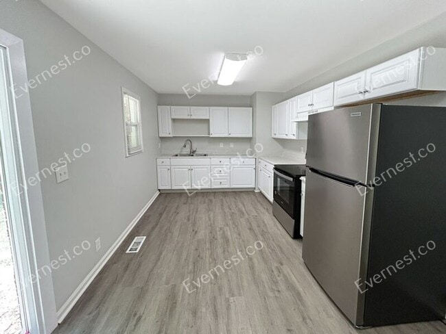 Building Photo - 2463 Montezuma Cir