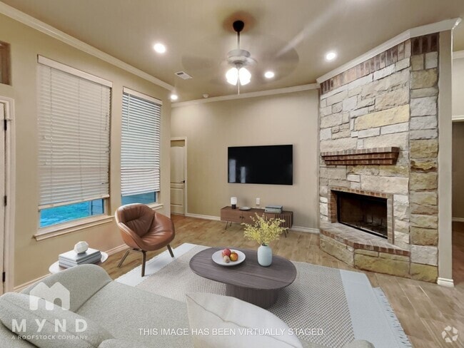 Building Photo - 2612 Creek Dr