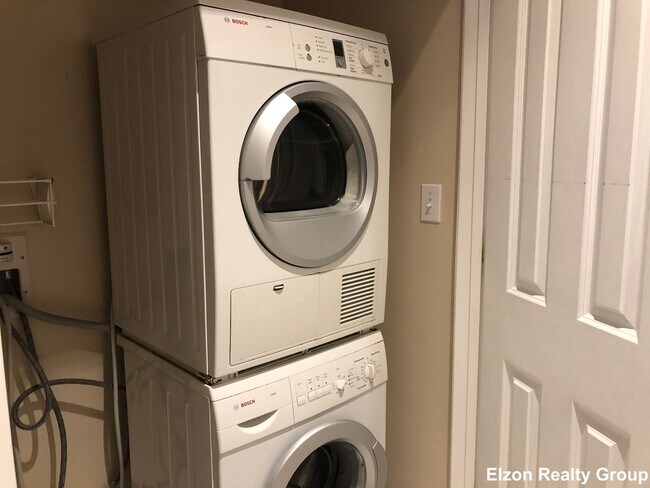 Foto del edificio - Gorgeous House for BC Students! Laundry in...