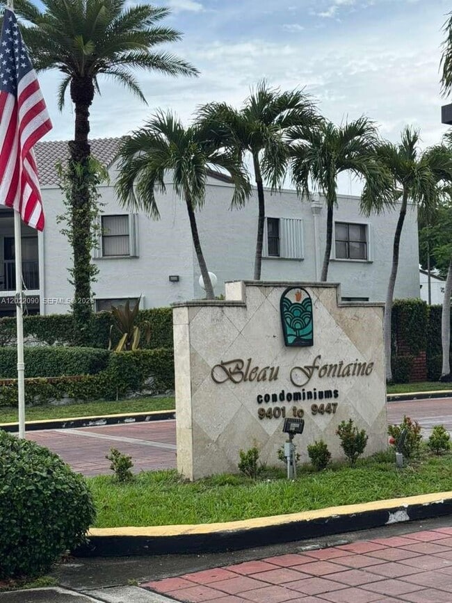 Building Photo - 9443 Fontainebleau Blvd
