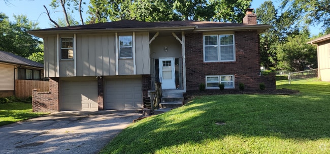 Building Photo - 400 SW Sandstone Dr