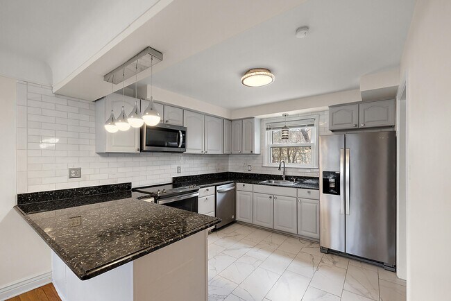 Foto del edificio - 2046 Yorkshire Rd