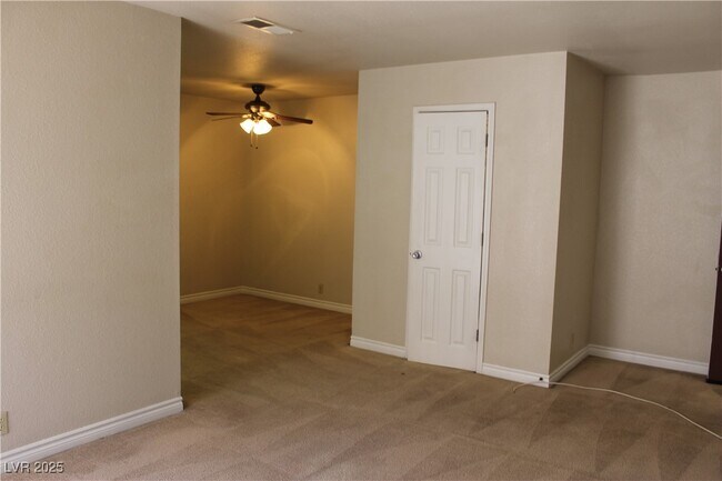 Foto del edificio - 4310 Sandy River Dr