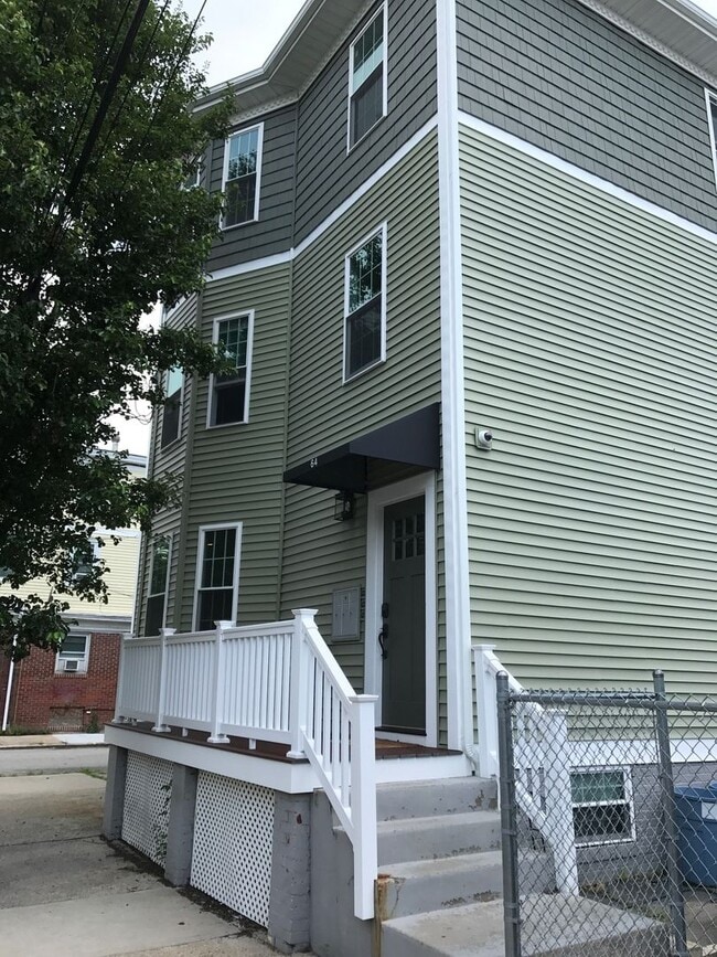 Building Photo - 64 Courtland St