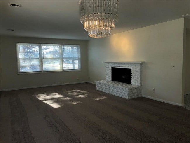 Building Photo - 350 Lakeside Dr