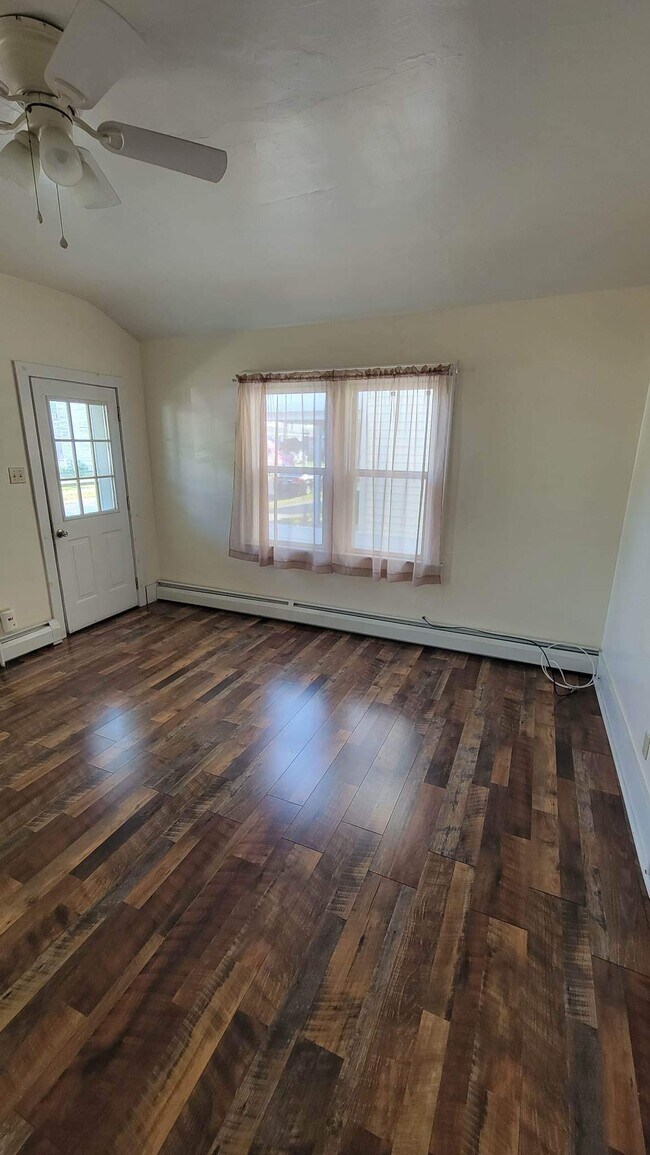 Foto del edificio - 314 E 6th St