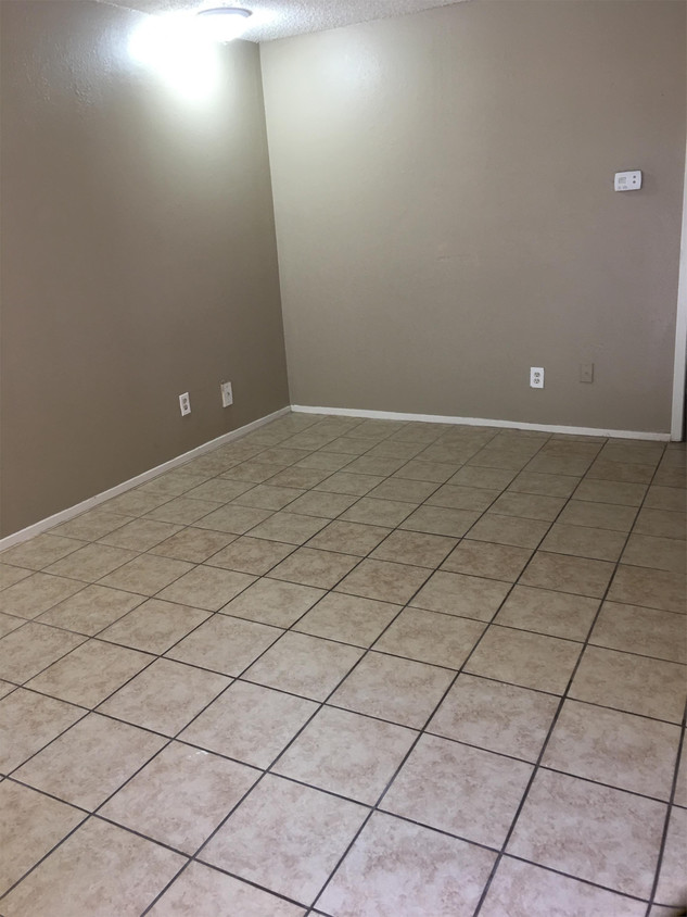 Building Photo - 814 Rambler Dr