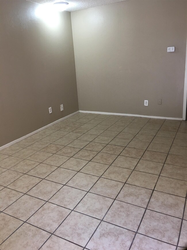 Building Photo - 800 Rambler Dr