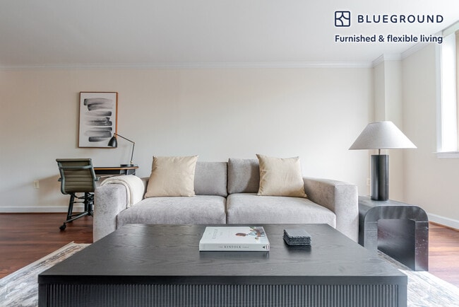 Building Photo - 3900 Fairfax Dr