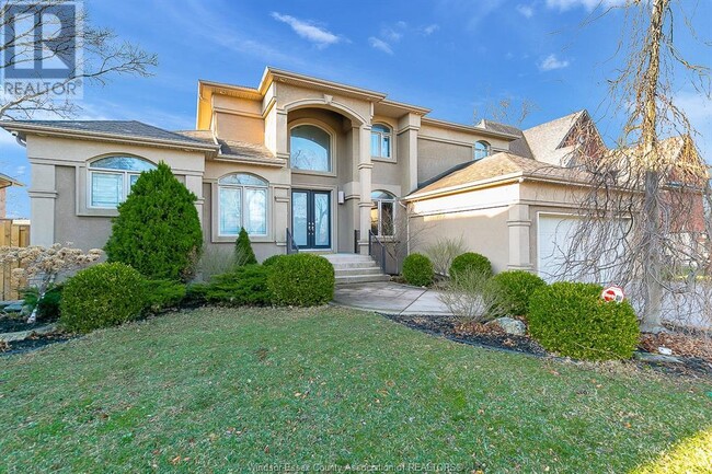 Building Photo - 425 Country Club Dr