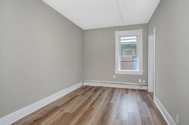 Foto del edificio - 50 1/2 Common St