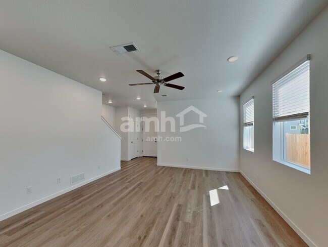 Foto del edificio - 23671 E 2nd Pl