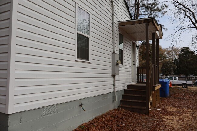 Foto del edificio - 709 Denby St SW