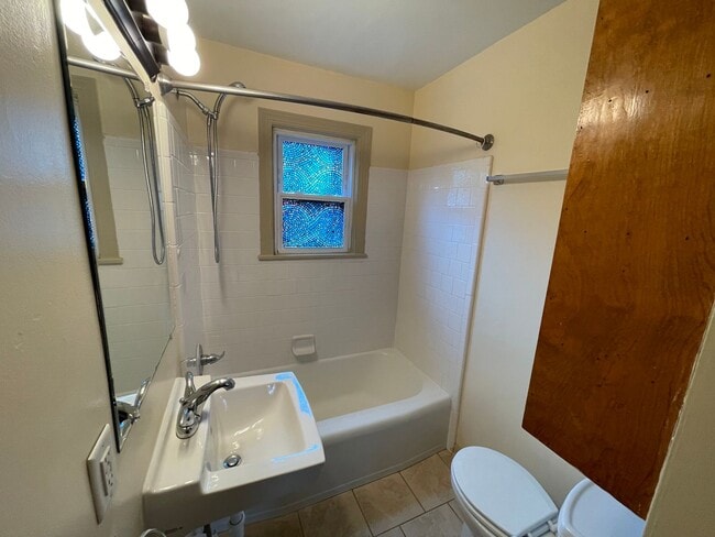 Foto del edificio - Three Bedroom House Available Near Downtown and Rt 250