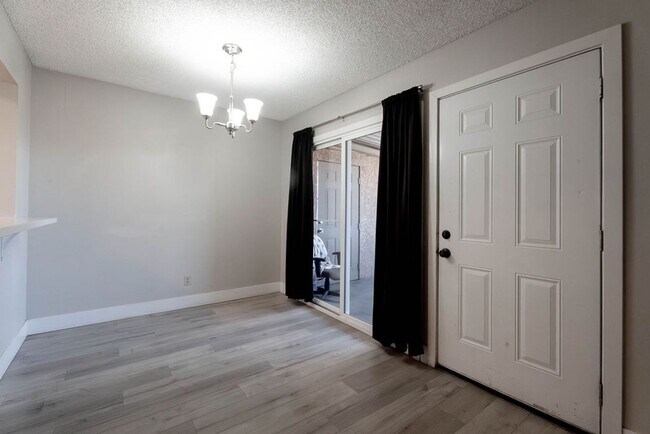 Building Photo - 1501 Living Desert Dr