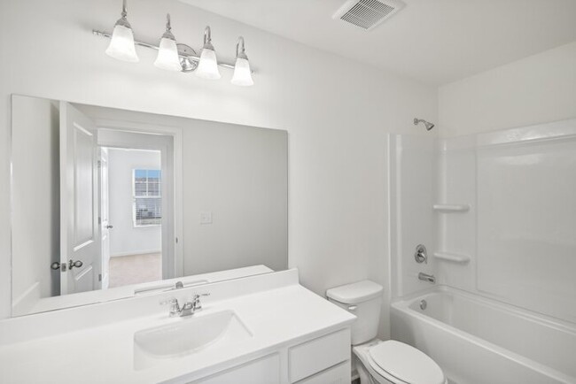 Building Photo - Fantastic 3bd/2.5ba home! Coming soon!