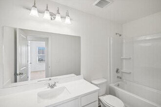 Building Photo - 505 Campeche Dr