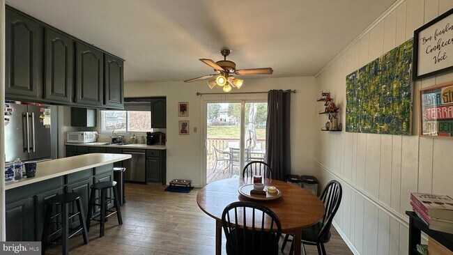 Foto del edificio - 228 Embleton Rd