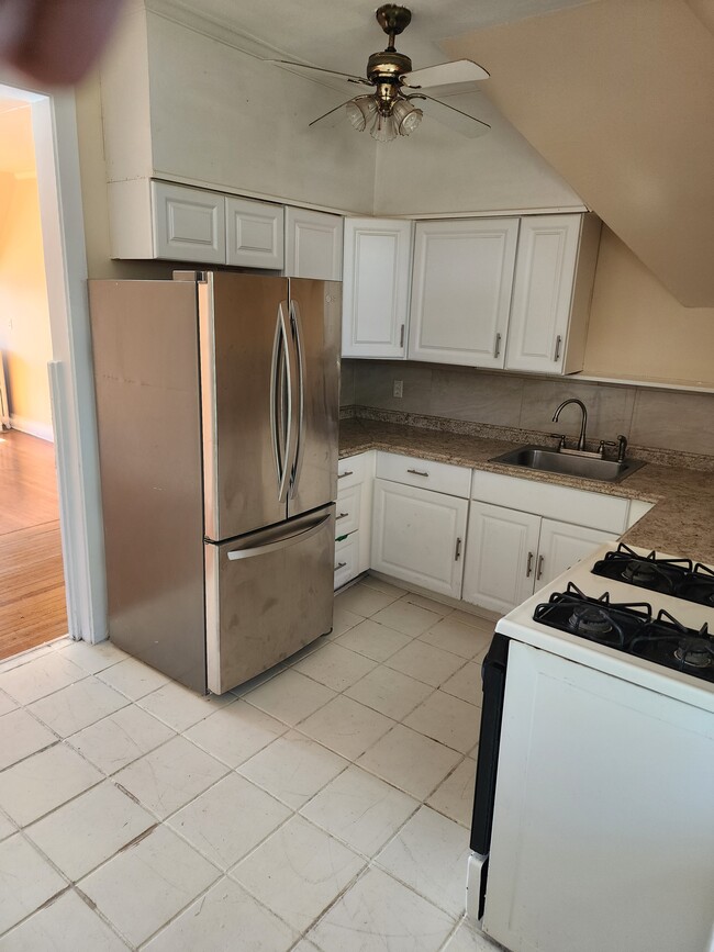 KITCHEN - 720 Madison Ave