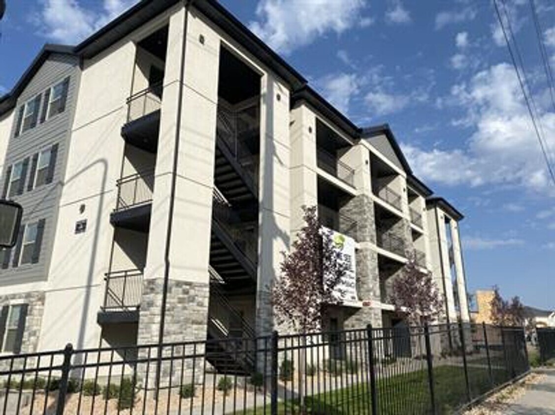Foto principal - Great ground floor unit in Provo