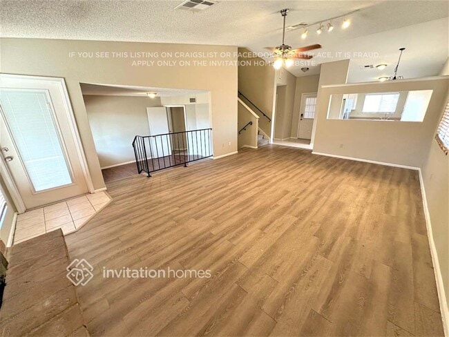 Building Photo - 1615 W Curry Dr