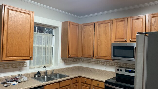 Foto del edificio - Room in Townhome on Plank Bridge Way