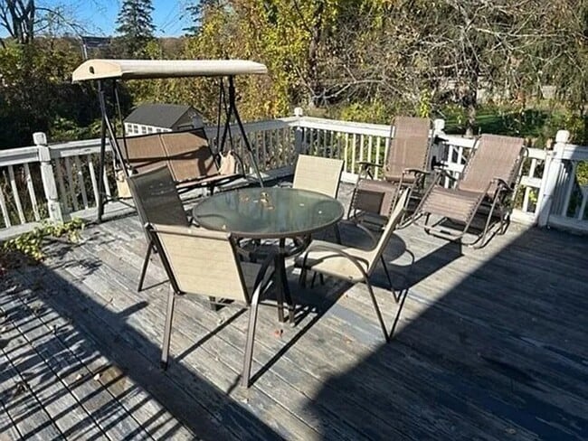 Building Photo - elcome to this well-maintained single fami...