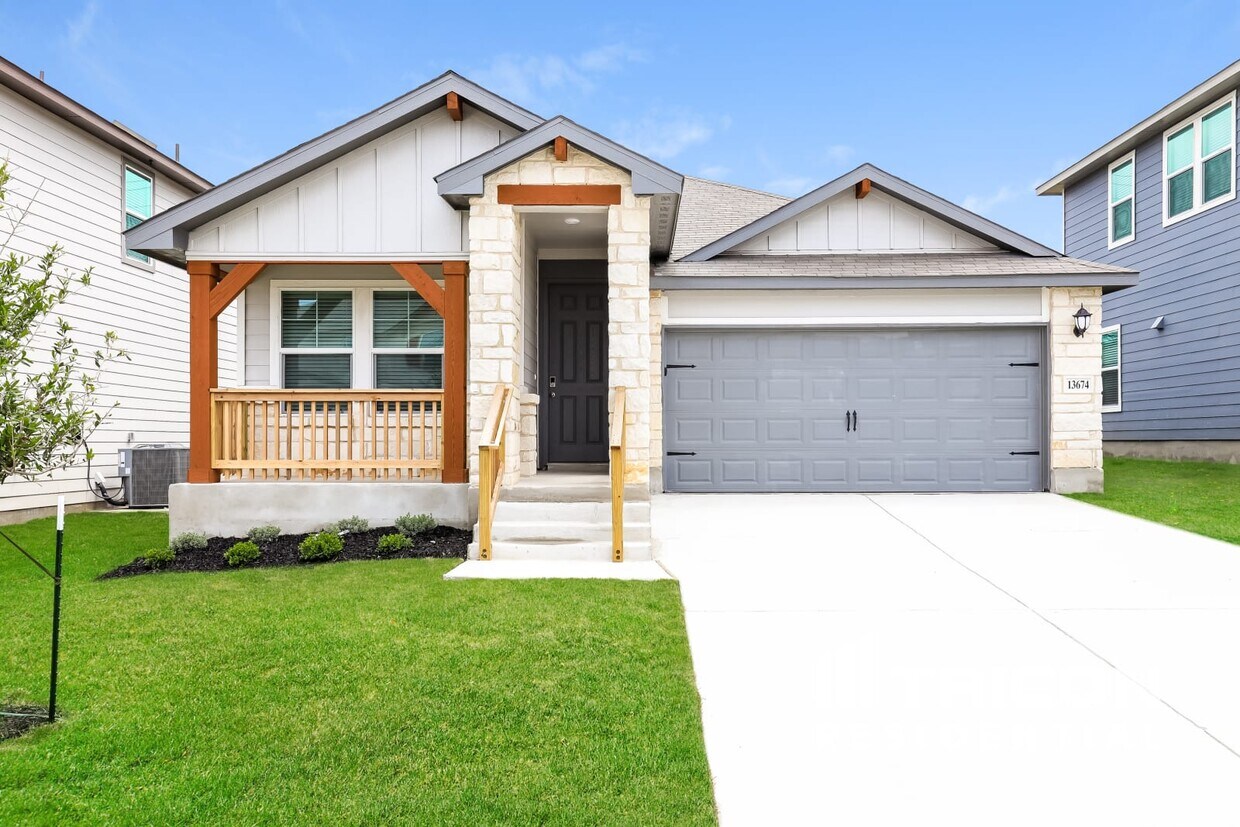 13674 Paxton Boulevard St. Hedwig TX House Rental in Saint Hedwig, TX