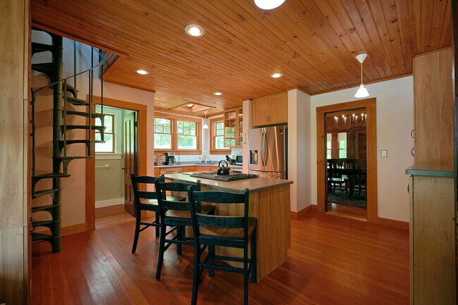 Foto del edificio - Winter Rental with Views of the Annisquam ...