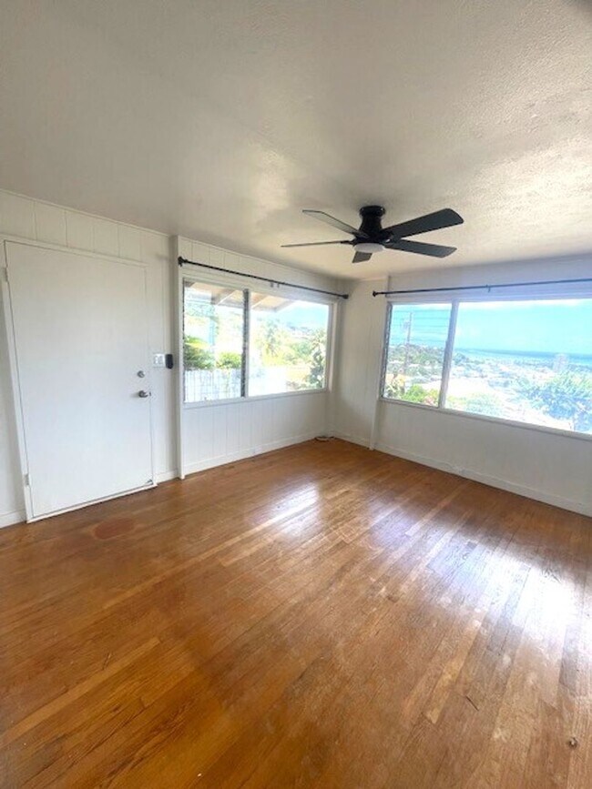 Foto del edificio - 3 Bedroom / 1 Bath home in Kaimuki