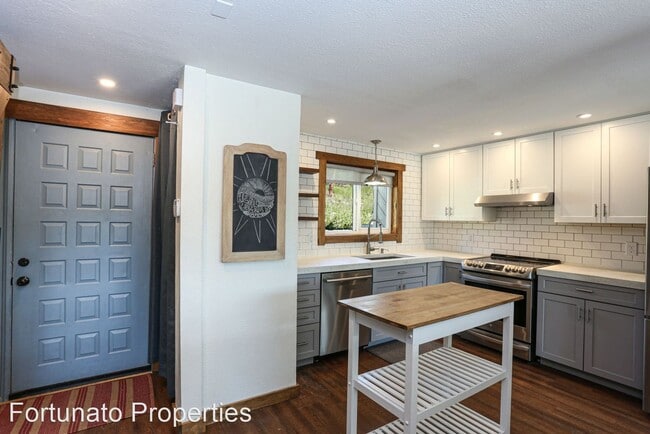 Building Photo - 3 br, 1.5 bath House - 1258 Baldy Rd
