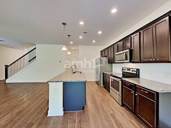Building Photo - 4300 Longfellow Dr