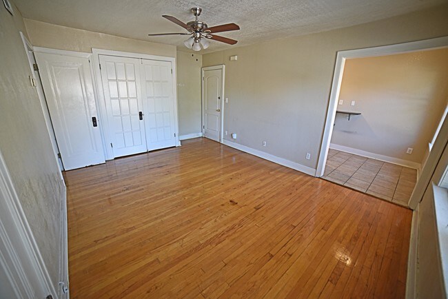 Building Photo - 902 E. 39th Street