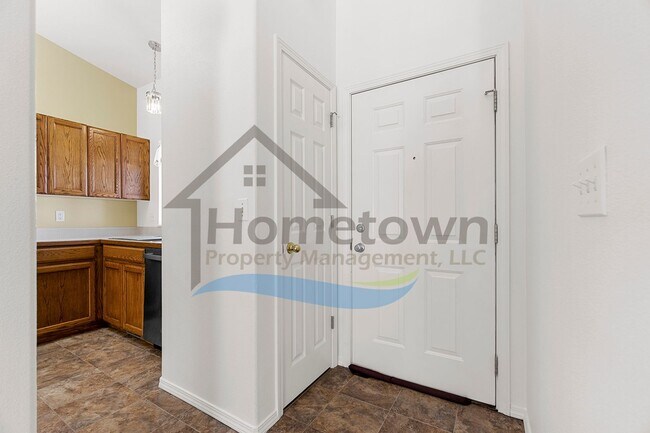 Foto del edificio - 3 Bedroom 2 Bathroom Home with Attached 2 ...