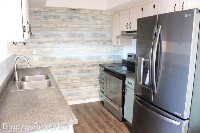 Building Photo - 4 br, 2 bath House - 1105 Plaza Azul