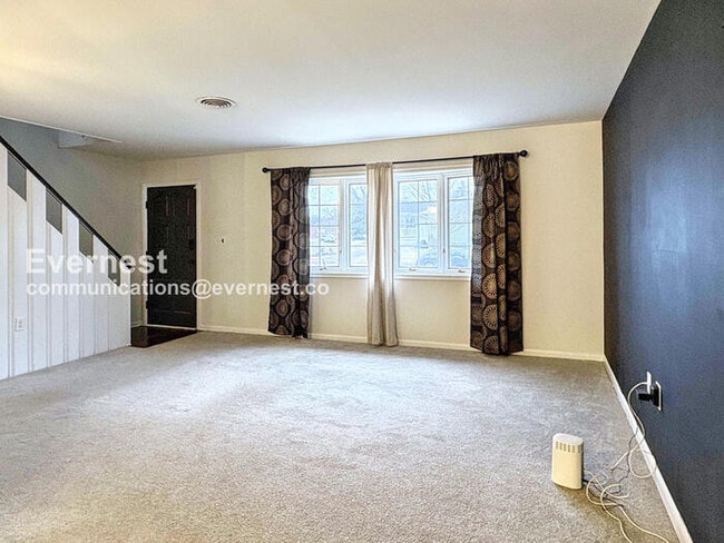 Building Photo - 9 Country Club Dr