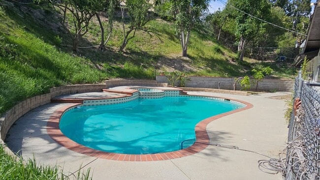 Building Photo - Gorgeous Newly Remodeled 4 Bedroom 2 Bath ...