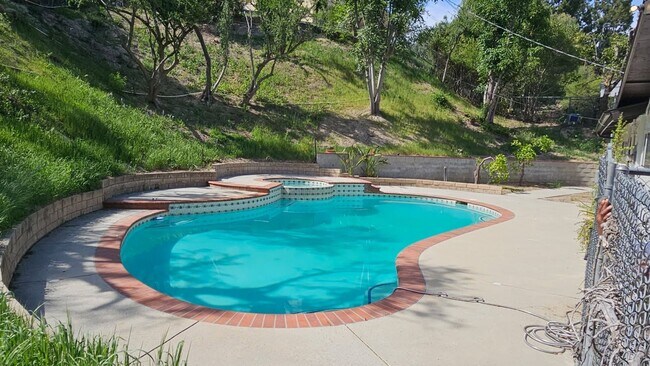 Foto del edificio - Gorgeous Newly Remodeled 4 Bedroom 2 Bath Home for Rent in West Hills