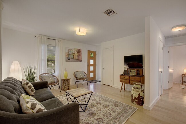 Foto del edificio - 2823 Garwood St