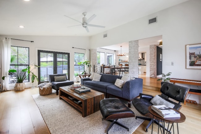 Foto del edificio - 7005 Danwood Dr