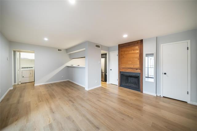 Foto del edificio - 9170 Forest Ln