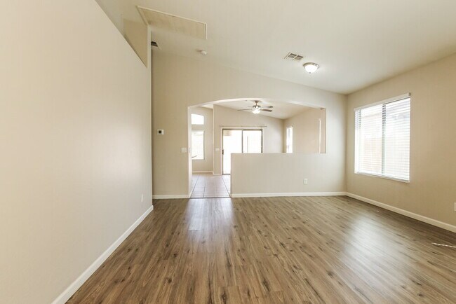 Foto del edificio - 6426 W Watkins St